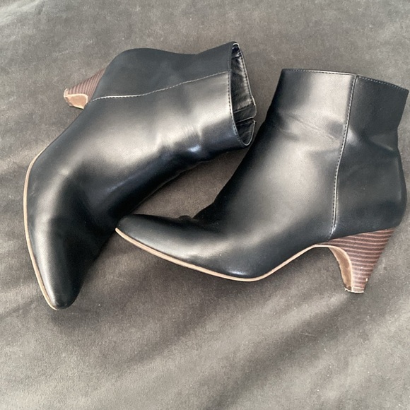 LOFT Black booties - Picture 1 of 8